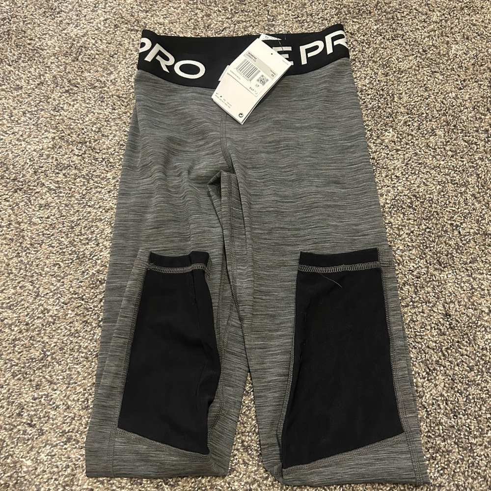 Nike Women's Black and Gray Leggings